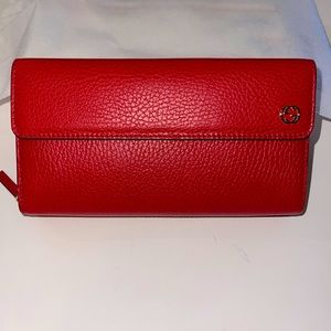 ‼️PRELOVED BUT EXCELLENT CONDITION RED GUCCI LONG WALLET‼️